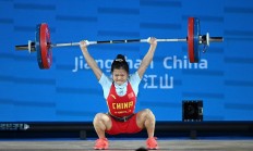 万博体育:举重亚锦赛：赵金红包揽女子45公斤级三项冠军 打破抓举世界纪录