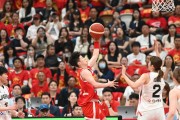 万博体育下载:“双塔”闪光 中国女篮热身赛击败日本队